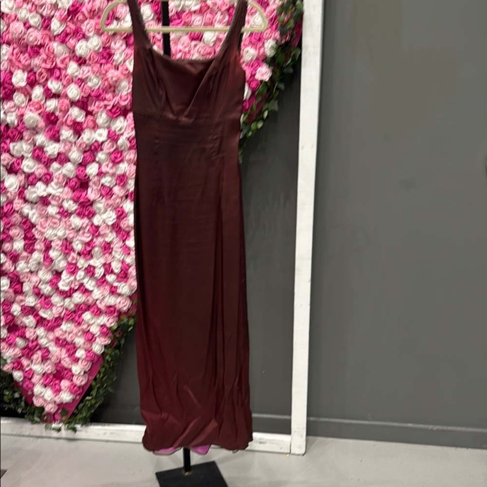 Elegant Brown Sleeveless Dress - Picture 1 of 3